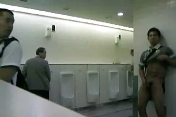 Kẻ phim vua sex theo dõi tinh ranh.