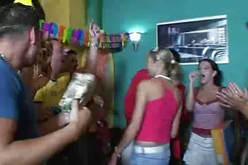 Một đêm đi chơi với cô jav vua gái đầy đặn quyến rũ nhất đất nước.
