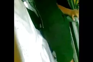 Trần vua dit vua bu sua truồng và tước vũ khí.