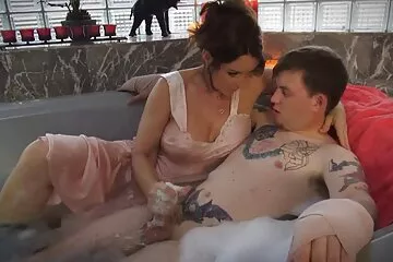 Tạm biệt phim sex nhà vua trinh tiết interracial.